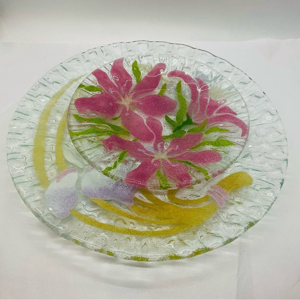 Set of 2 Sydenstricker Floral Fused Glass Round Plates 10” & 7” Round